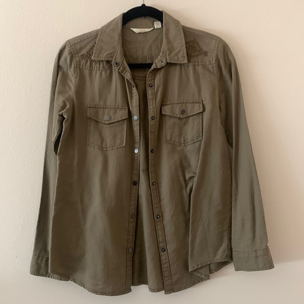 Sun & Shadow brown button up embroidered shirt // Size small